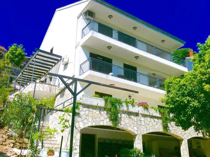 Apartament wakacyjny dla 2 osób, z widok i sauna oraz ogród w Herceg Novi