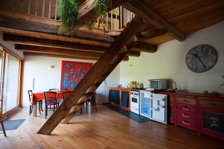 Location de vacances pour 4 personnes, avec jardin ainsi que vue et terrasse à Crévoux - 3