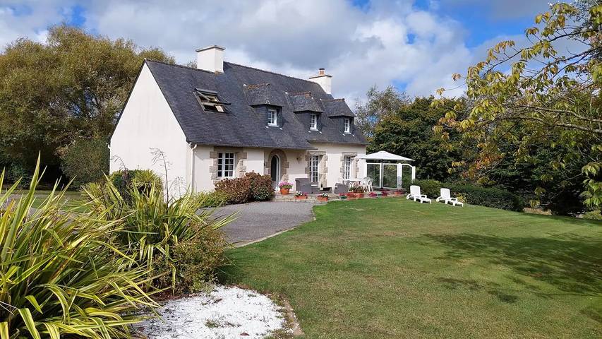 Location de vacances pour 9 personnes, avec jardin à Plouénan