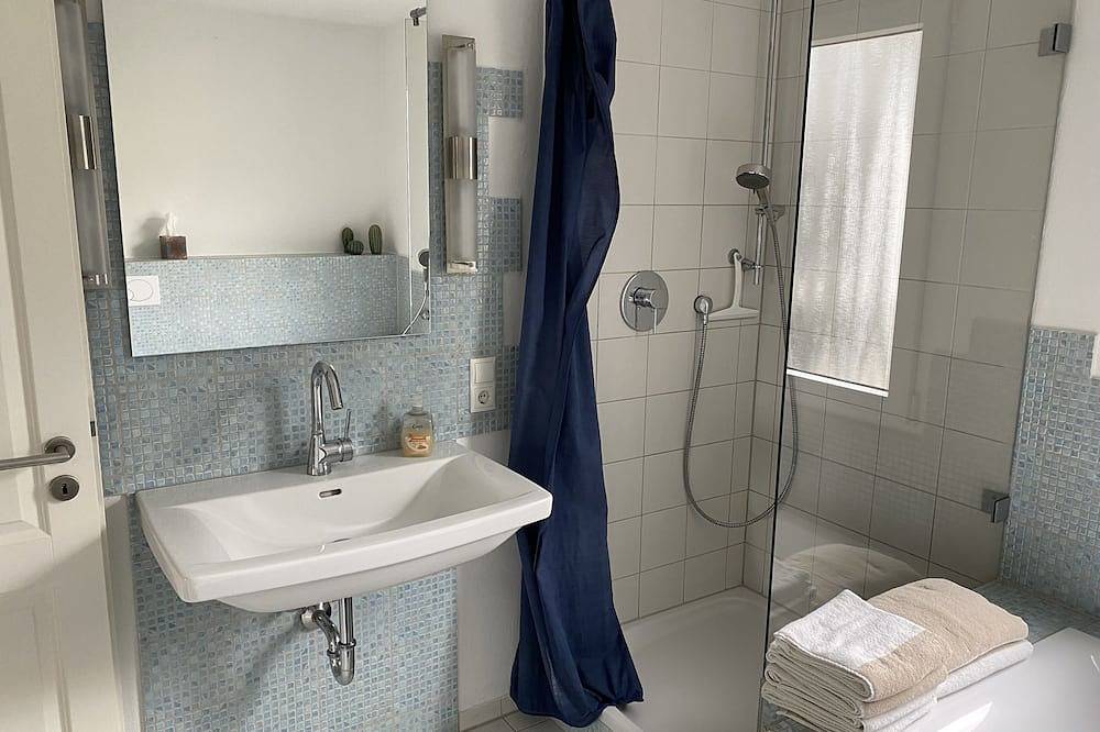 Ganze Wohnung, Lichtdurchflutete Ferienwohnung in Bendorf-Sayn am Rhein in Bendorf, Landkreis Mayen-Koblenz