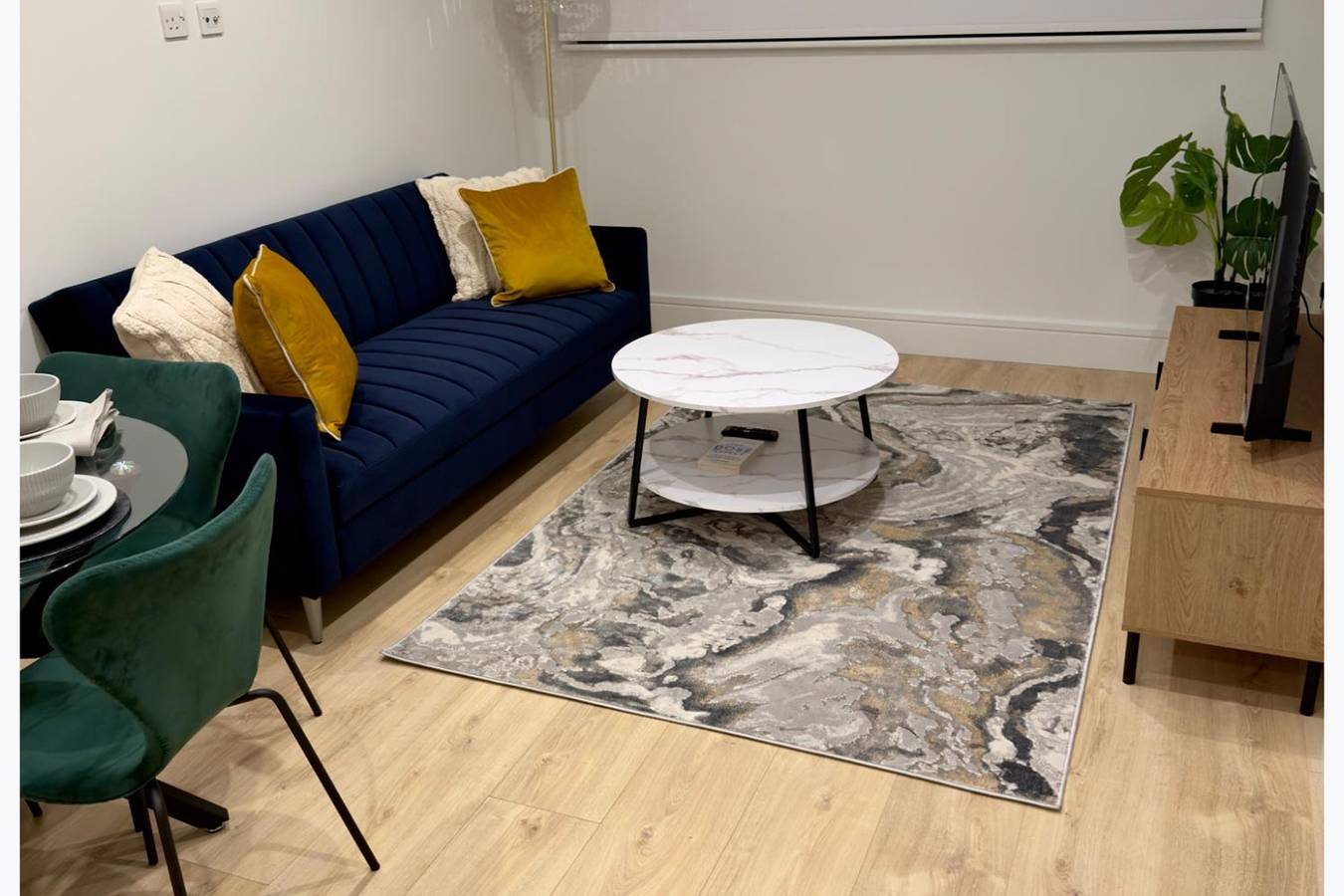 Entire vacation apartment, Luxury 1 Bed | Sleeps 4 | Free Parking + Gym, Cinema, Games Room + More in Kingston upon Thames, London