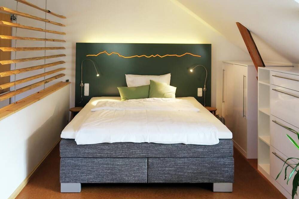 Ganze Wohnung, Stilvolle Fewo in Bad Honnef: Eigene Terrasse, Parkblick & Erholung pur! in Bad Honnef, Siebengebirge