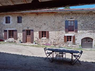 Chambre d’hôte pour 3 personnes, avec vue et jardin à Félines