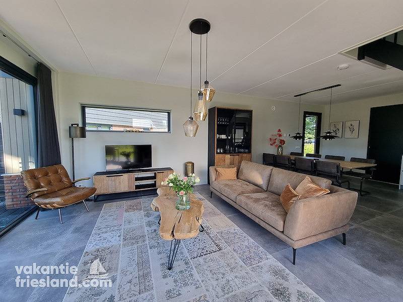 Vakantiefriesland — Luxus-Wasservilla in Balk mit Terrasse am Wasser in Balk, Ijsselmeer
