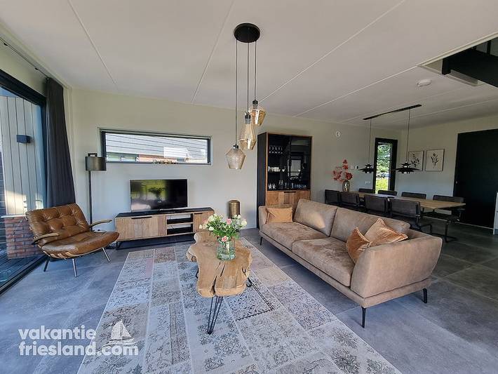 Vakantiefriesland — Luxus-Wasservilla in Balk mit Terrasse am Wasser in Balk, Ijsselmeer