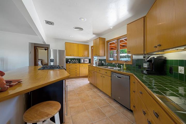 Vacation rental for 6 people, with hot tub and yard, with pets in Palm Desert