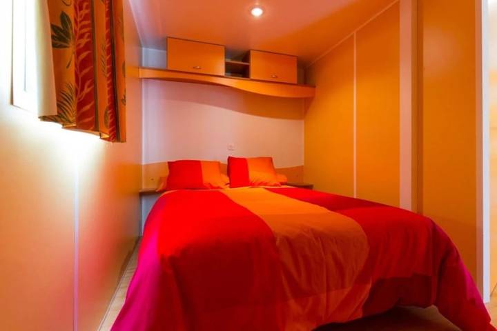 Camping para 5 personas, con jacuzzi y sauna en Calella