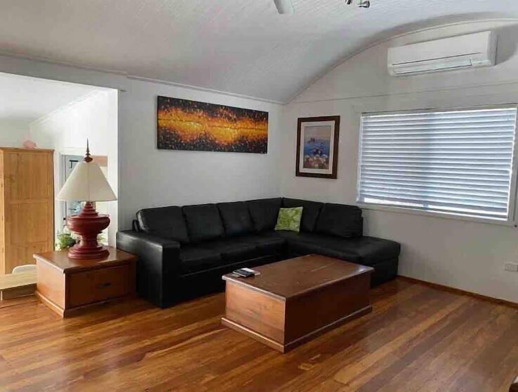 Charming Beach Cottage mit Wifi! in Holloways Beach, Cairns