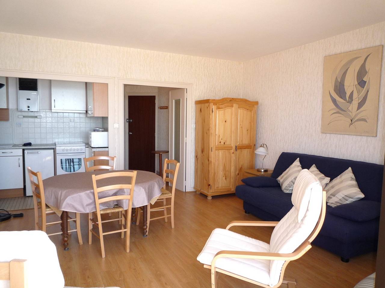 Apartamento entero, Estudio frente a la playa con balcón y vistas al mar, cerca del mercado y tiendas in Les Sables-d'Olonne, Vandea