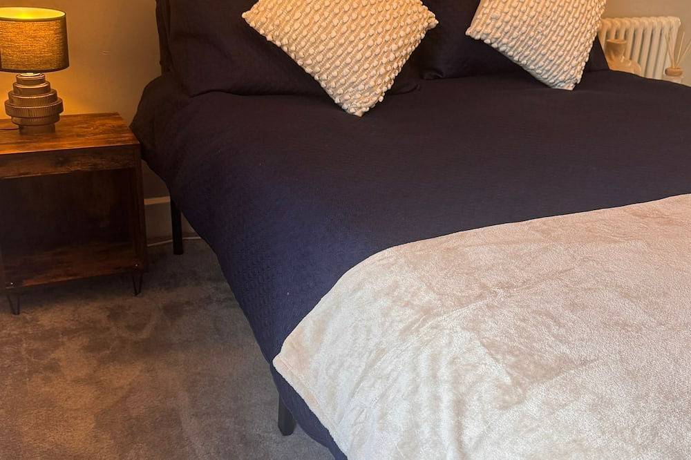 Central Near Hospital 2 Bedroom - Sleeps 4 - Self Check In - Fully Furnished in Carlisle, Cumbria