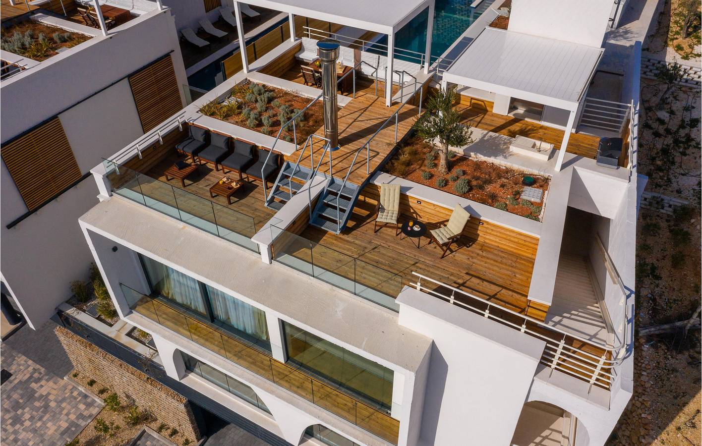 Schickes Apartment mit 2 Schlafzimmern, Pool und Terrasse, 2 km vom Juto-Strand entfernt in Marusici, Split-Dalmatien