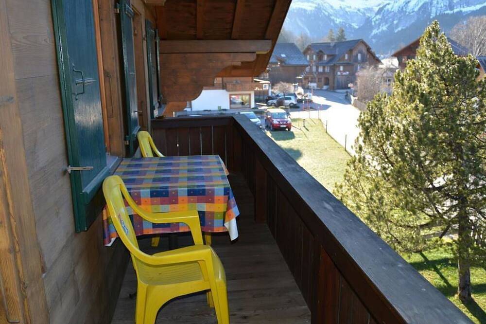 Ganze Wohnung, Schöne Wohnung für 7 Gäste mit  W-Lan, Tv, Balkon und Haustiere erlaubt in Lauenen b. Gstaad, Lauenen