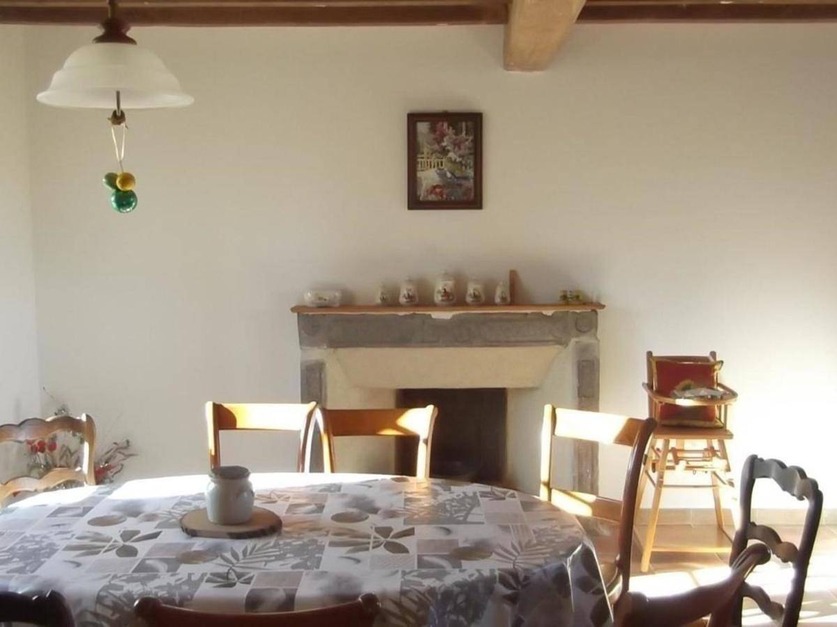 Holiday Home (7 Adults) in Saint-Georges-de-Baroille, Région de Roanne