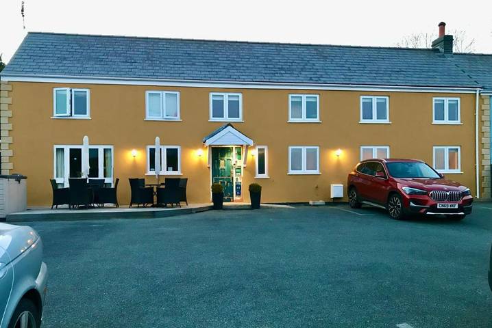 Bed and breakfast for 2 people, with terrace in Wales