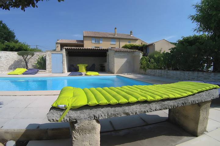 Gîte pour 6 personnes, avec jardin et piscine ainsi que balcon et jacuzzi