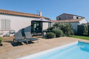 Cottage pour 7 personnes, avec jardin et vue ainsi que bassin pour enfant et piscine à L'Houmeau