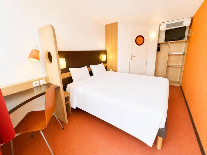 Hôtel pour 3 personnes, avec Terrasse ainsi que Jardin et Vue à Buchères