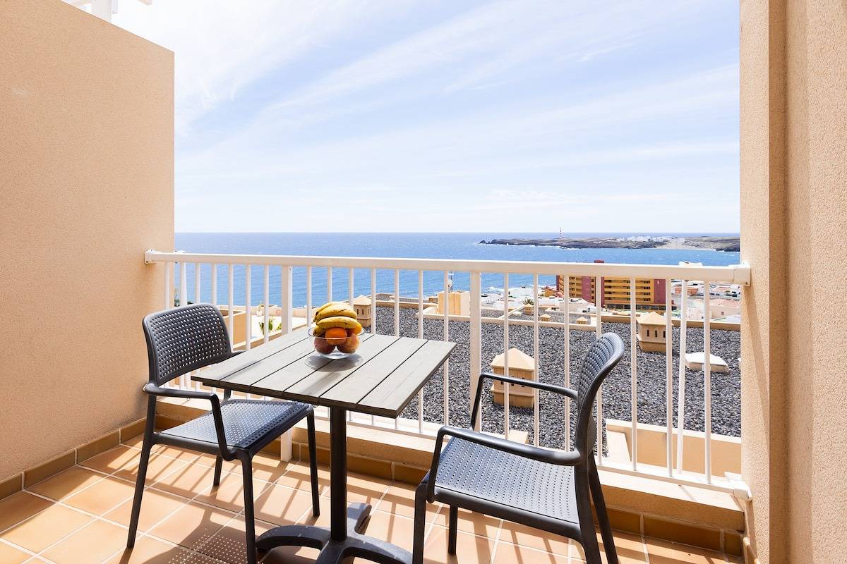 Entire apartment, Home2Book Amazing Sea Views & Terrace, El Porís in Porís de Abona, South Tenerife