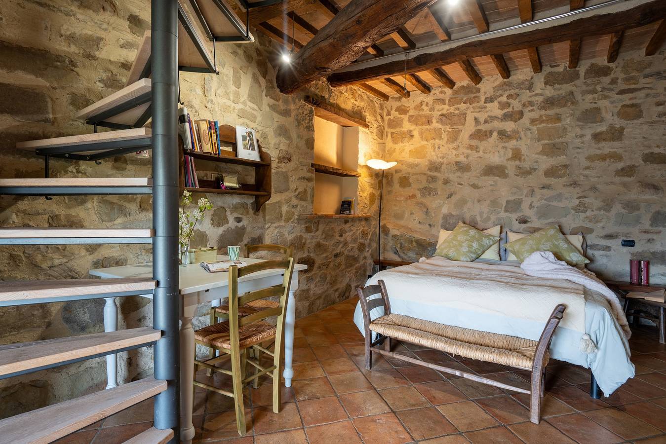 Ganzes Studio, Apartment „Camera con vista Anghiari“ mit Terrasse, Wlan und Parkplatz in Anghiari, Valtiberina