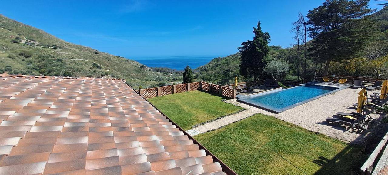 King Room with Sea View in Gallodoro, Province de Messina