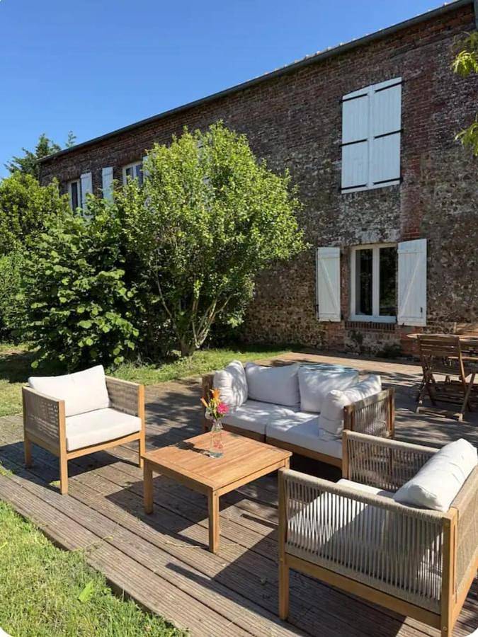 Location de vacances pour 9 personnes, avec terrasse ainsi que vue et jardin, adapté aux familles à Notre-Dame-du-Hamel