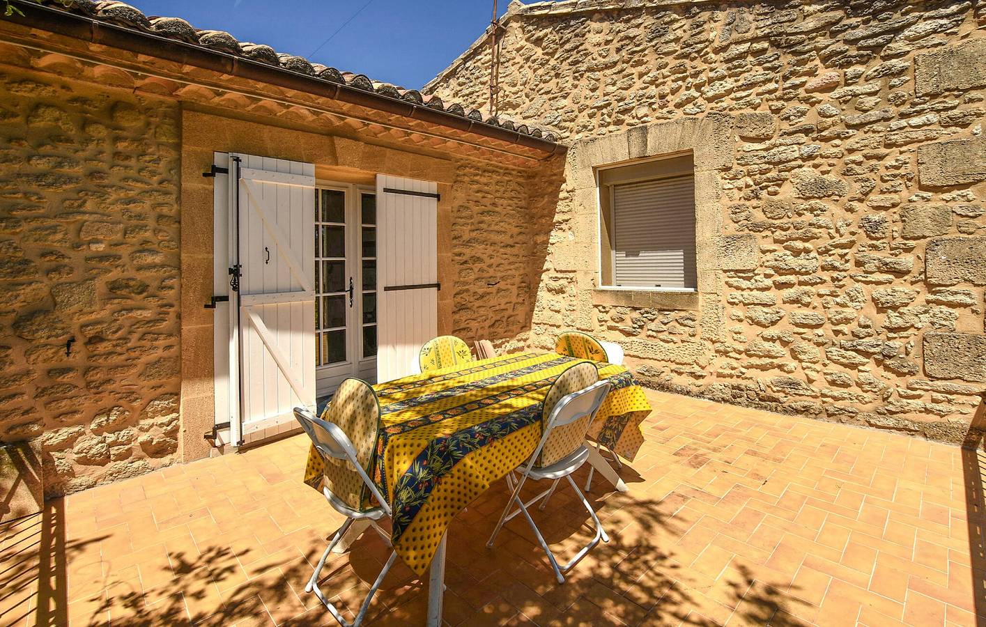 Charmant appartement avec piscine et jardin, à 1,5 km du centre-ville de Sernhac in Sernhac, Région de Nîmes