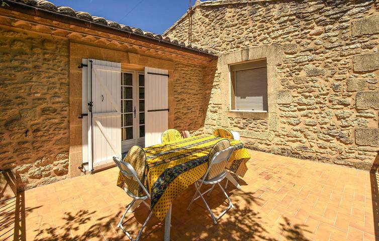 Reizende Ferienwohnung mit Pool und Garten, 1,5 km vom Stadtzentrum von Sernhac entfernt in Sernhac, Nimes und Umgebung