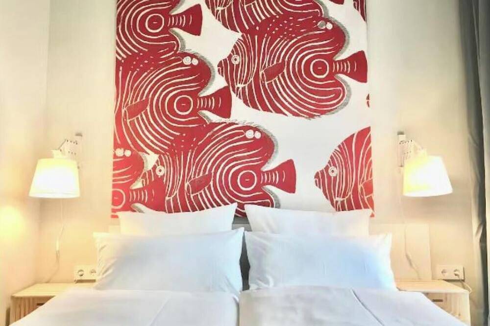 Hel lejlighed, Elegant & Central: 3-Bedroom Designer Apartment with Balcony in Berlin in Berlin Indre By, Berlin