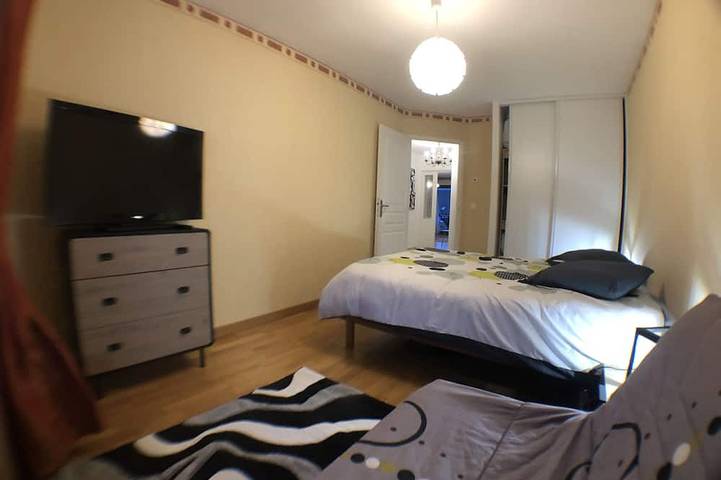 Ganze Wohnung, In the heart of St Jorioz, spacious apartment with terrace and mountain view in Saint-Jorioz, Parc naturel régional du Massif des Bauges
