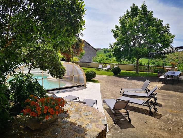 Gîte pour 9 personnes, avec Terrasse ainsi que Jardin et Piscine à Mirandol-Bourgnounac