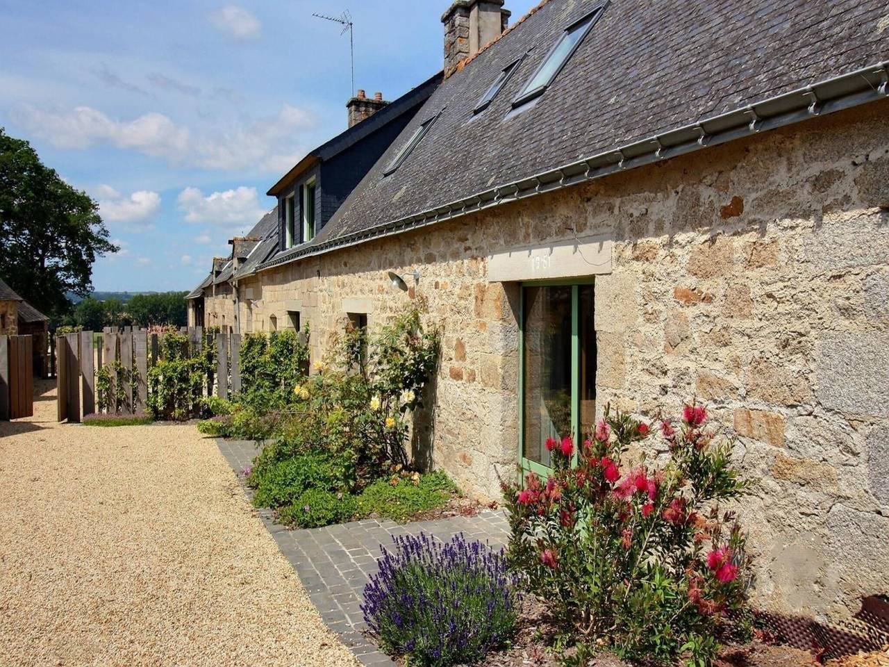 Elegantes Ferienhaus in Neulliac für 15 Personen in Neulliac, Pontivy und Umgebung
