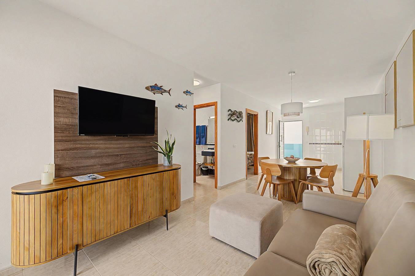 Geheel appartement, Vakantie Appartement "Callao Beach 6" met Uitzicht op Zee, Terras & Wi-Fi in Punta de las Mujeres, Haría