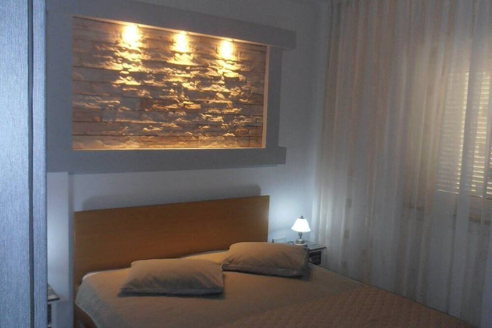 Romantic Apartment in a Detached House with Private Entrance in Pula-Medulin, Pula