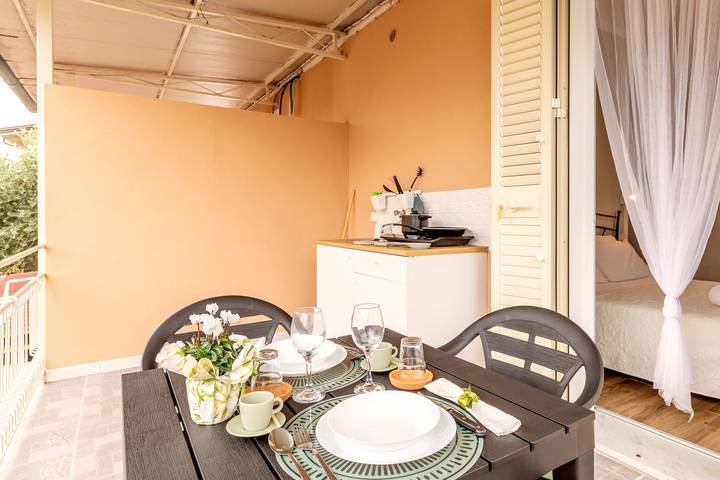 Casa vacanze 'Mini Appartamento 1' con terrazza privata, Wi-Fi e aria condizionata in Massa, Riviera Toscana