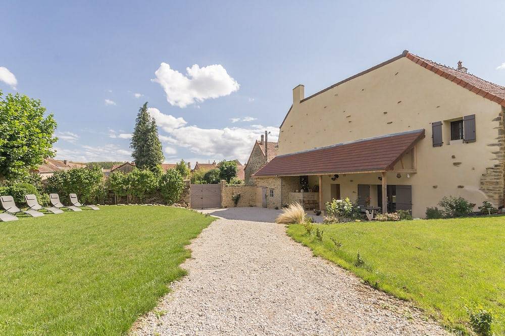 Gite Spacieux Ideal Famille Dans Village Tous Commerces, Proche De  Beaune, in Nolay, Région de Beaune