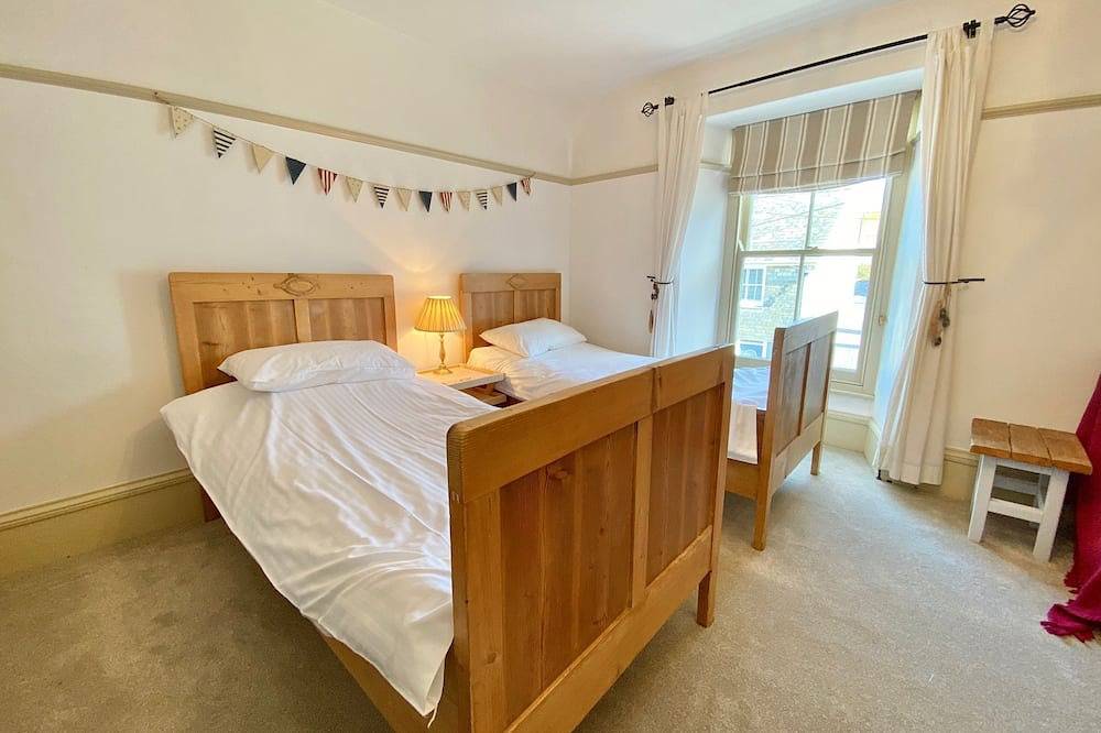 Camel Cottage - Padstow Town  - Character home accepts pets in Padstow, Cornwall