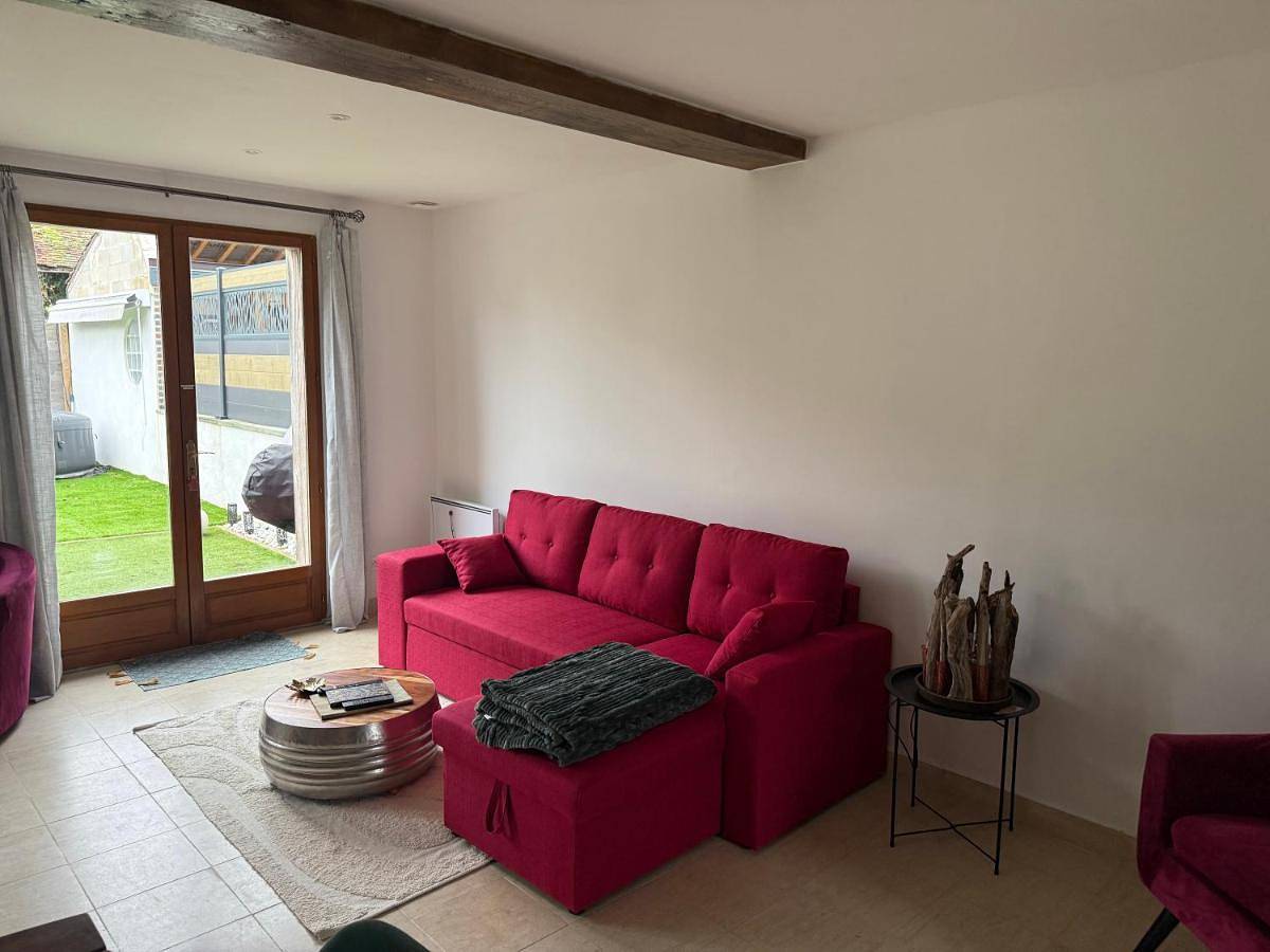 Appartement entier, Three-Bedroom House in Barberey-Saint-Sulpice, Aube