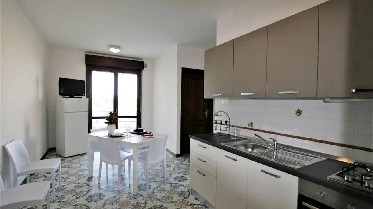 Appartamento intero, Appartamento vacanze per 7 persone con terrazza in Villa Rosa, Provincia di Teramo