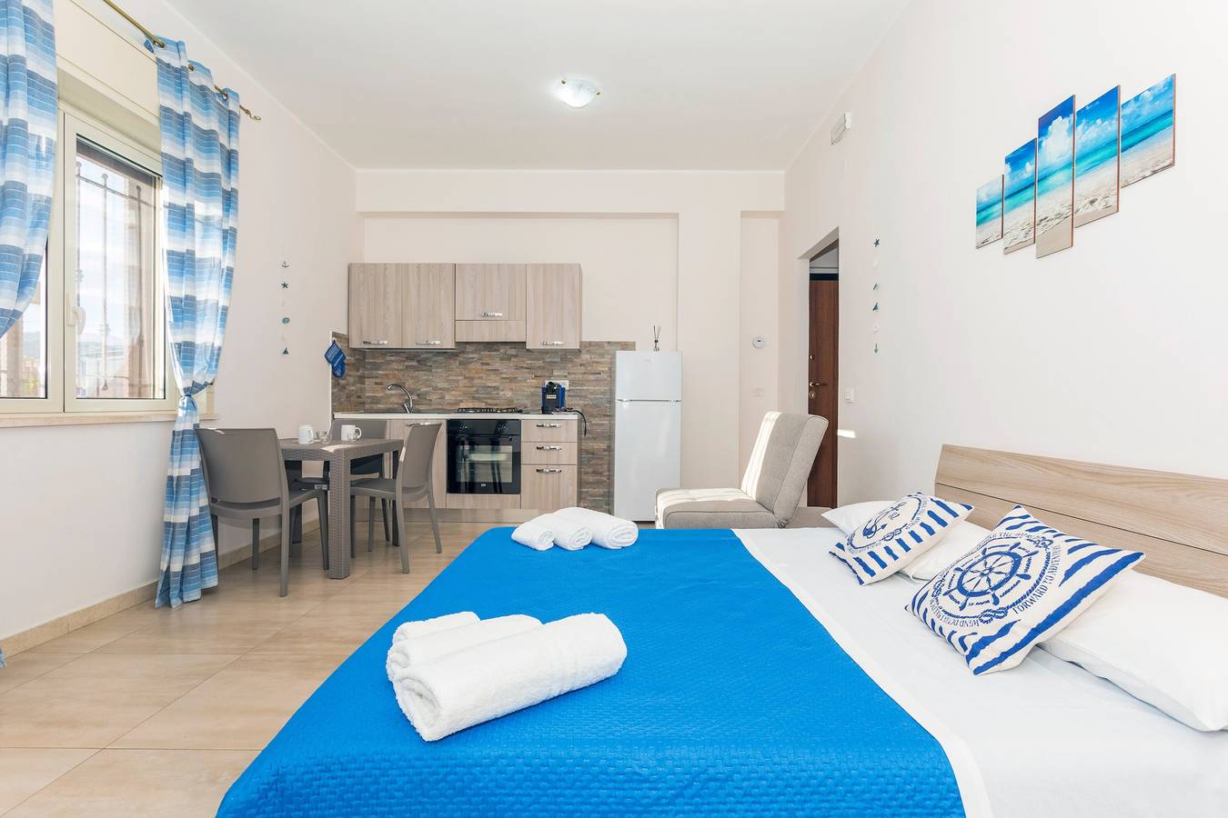 Ganzes Studio, Studio 'Da Pina E Lu' mit Bergblick, privater Terrasse und Klimaanlage in Chianchitta-Pallio, Giardini-Naxos