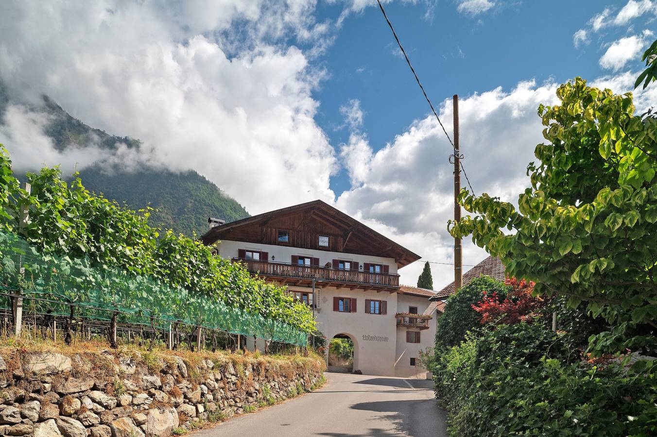 Appartamento intero, Appartamento 'Unterdornerhof Typ C' con vista sulle montagne, terrazza privata e Wi-Fi in Lagundo, Gruppo Tessa