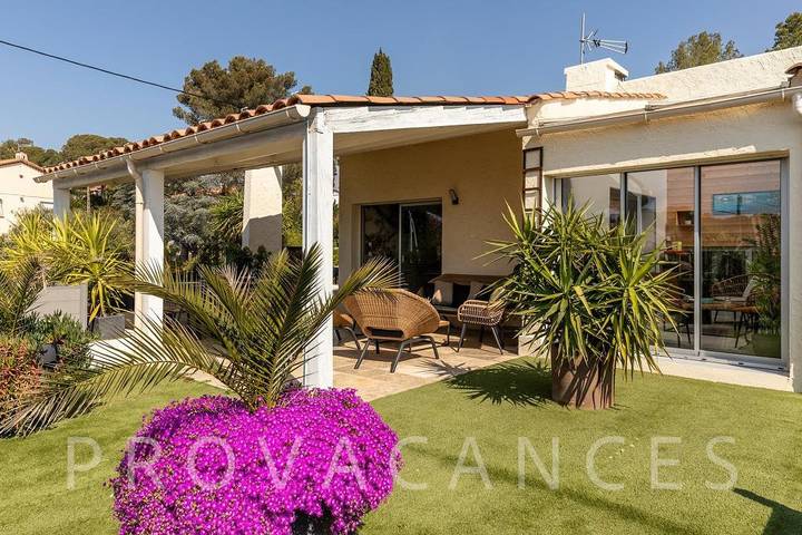 Villa pour 8 personnes, avec piscine et balcon/terrasse, animaux acceptés dans Boulouris - 2