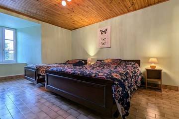 Gîte pour 8 personnes, avec terrasse à Freycenet-la-Tour
