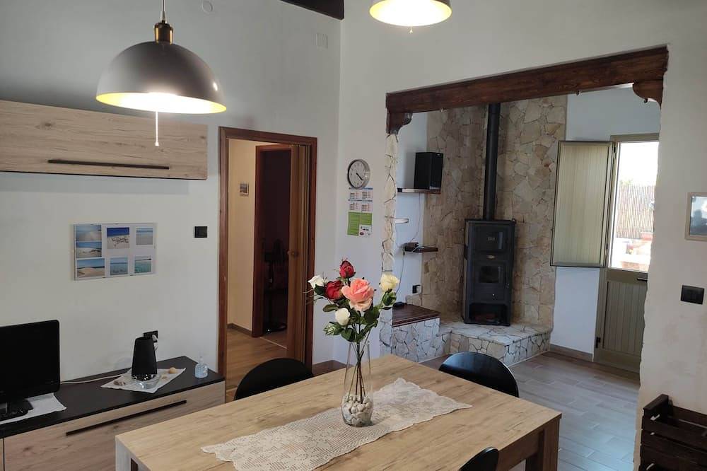 Grazioso appartamento tra le lagune di  Porto Pino in un'oasi naturale. in Porto Pino, Sulcis Iglesiente