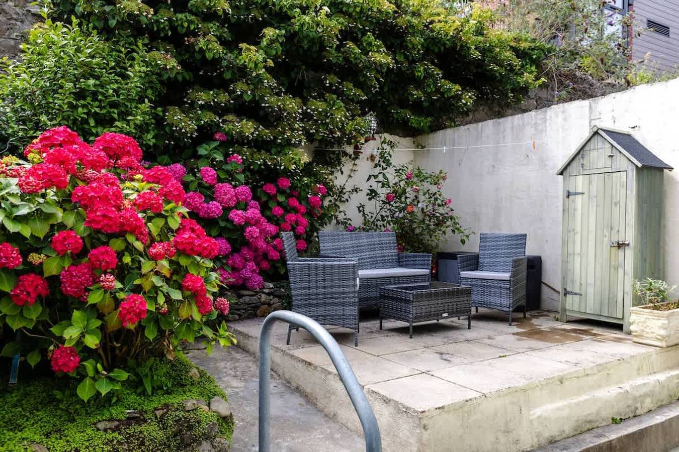 1-min walk to High St  3-min to Mumbles beach in Swansea region