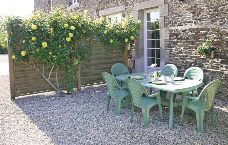 Gîte pour 4 personnes, avec Terrasse à Roz-Landrieux