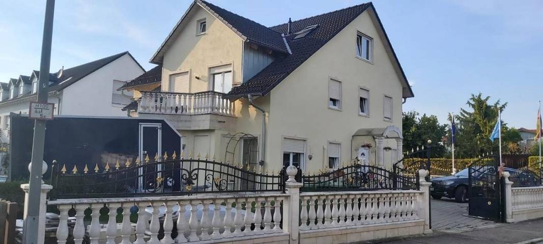Ferienwohnung, mit Terrasse und Pool sowie Ausblick