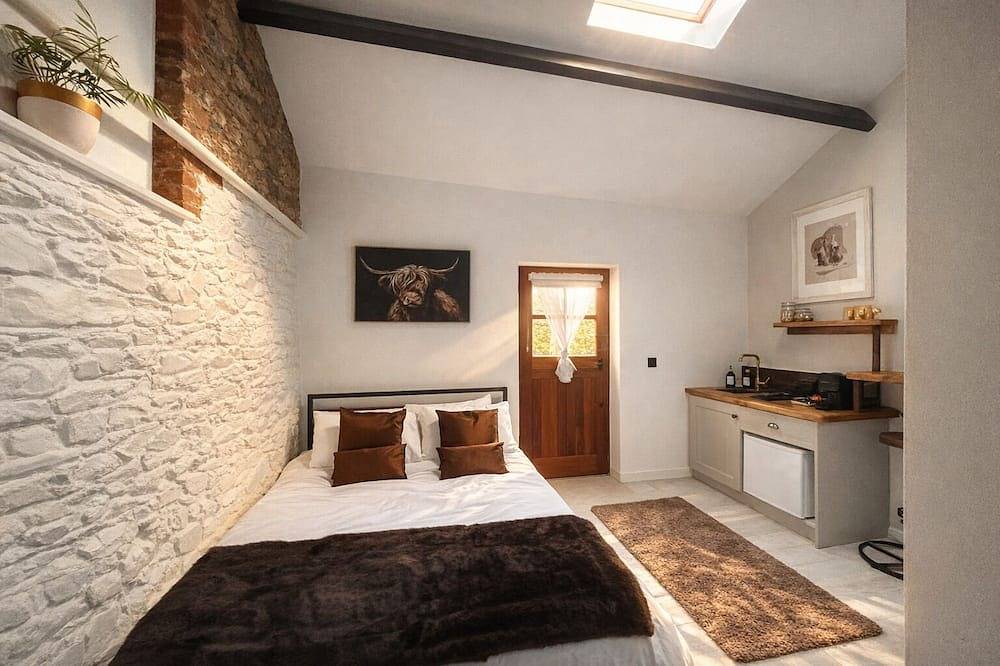 Copper Cove at Lough Sillan House | Romantic, Adults only with Hot Tub & Sauna in County Cavan