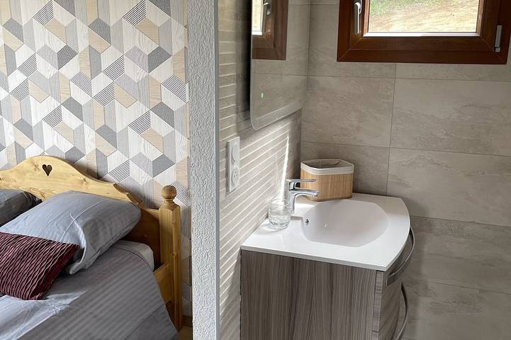 Gîte pour 7 personnes, avec balcon ainsi que jacuzzi et jardin à Montperreux - 4