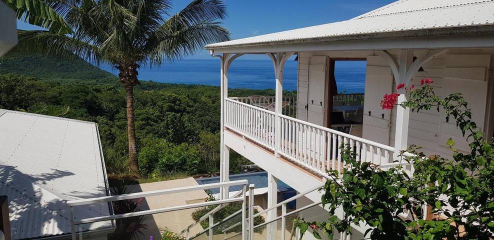 Villa pour 8 personnes, avec terrasse et vue ainsi que jardin et piscine à Deshaies