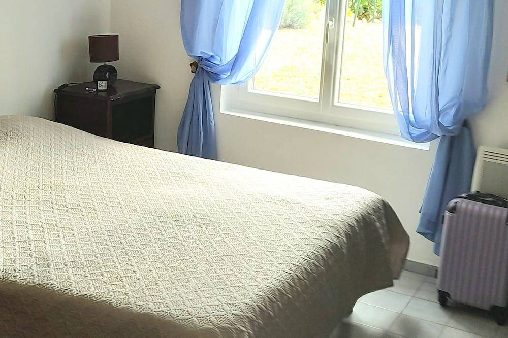 Gîte Location 1 canape-lit rapido 140 - bedroom 1 bed 160 refurbished. in Montagnac, Côte d'Améthyste